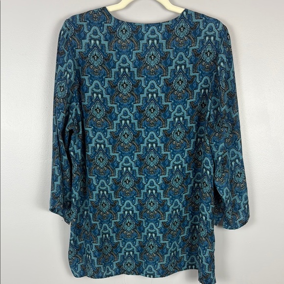 Violet & Claire Blue and Black Damask Patterned Blouse with 3/4 Sleeves Size 1X - Picture 11 of 11